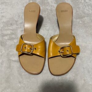 Coach wedge buckle open toe women’s 8.5b yellow leather